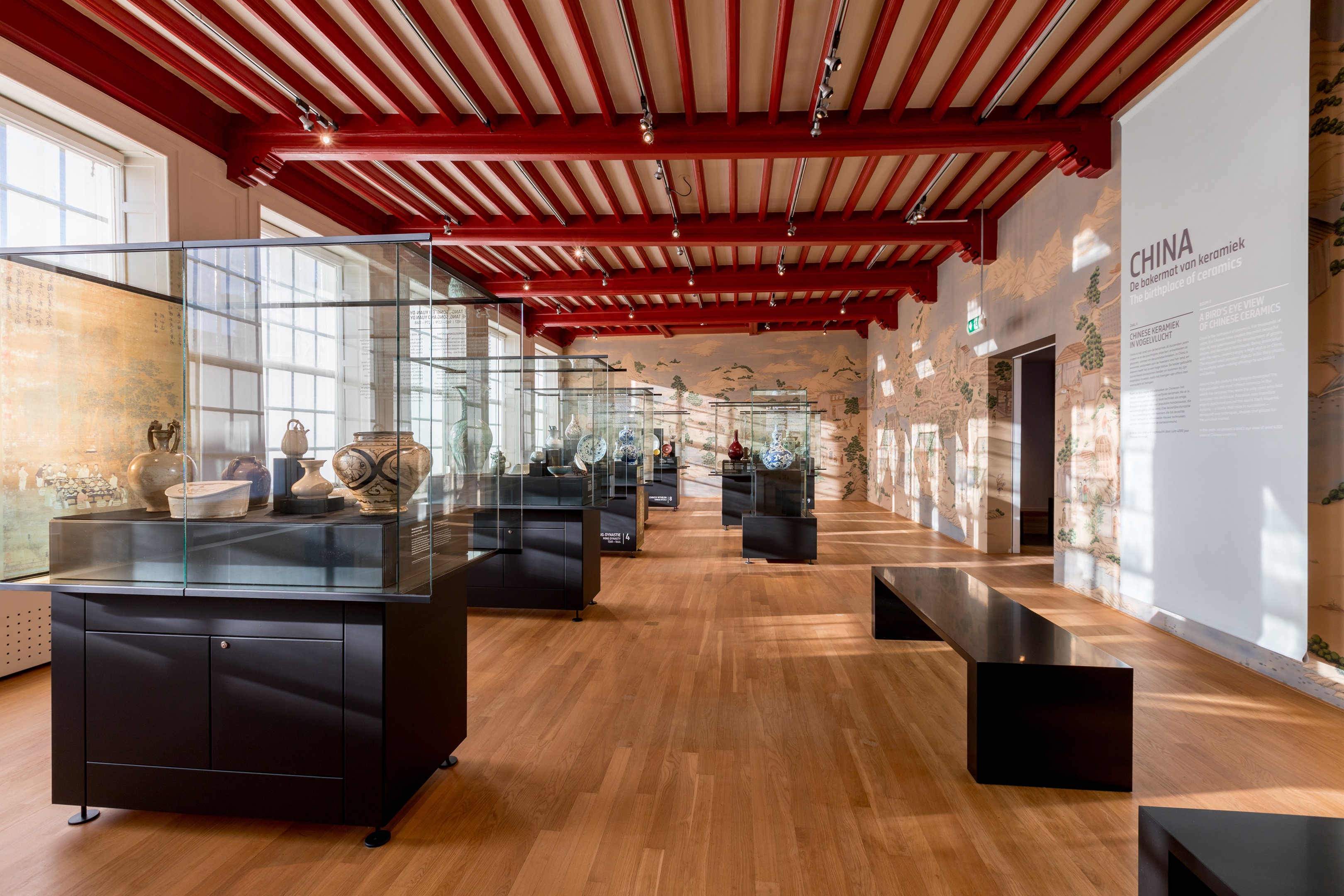 Van Oost en West at Keramiekmuseum Princessehof, Leeuwarden