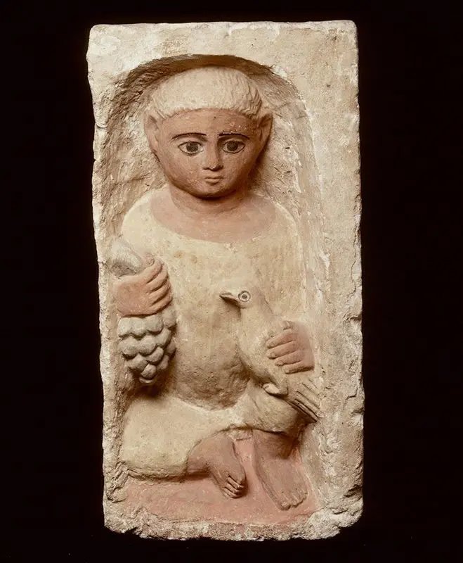 Egyptische beelden met verdachte kenmerken at Rijksmuseum van Oudheden, Leiden