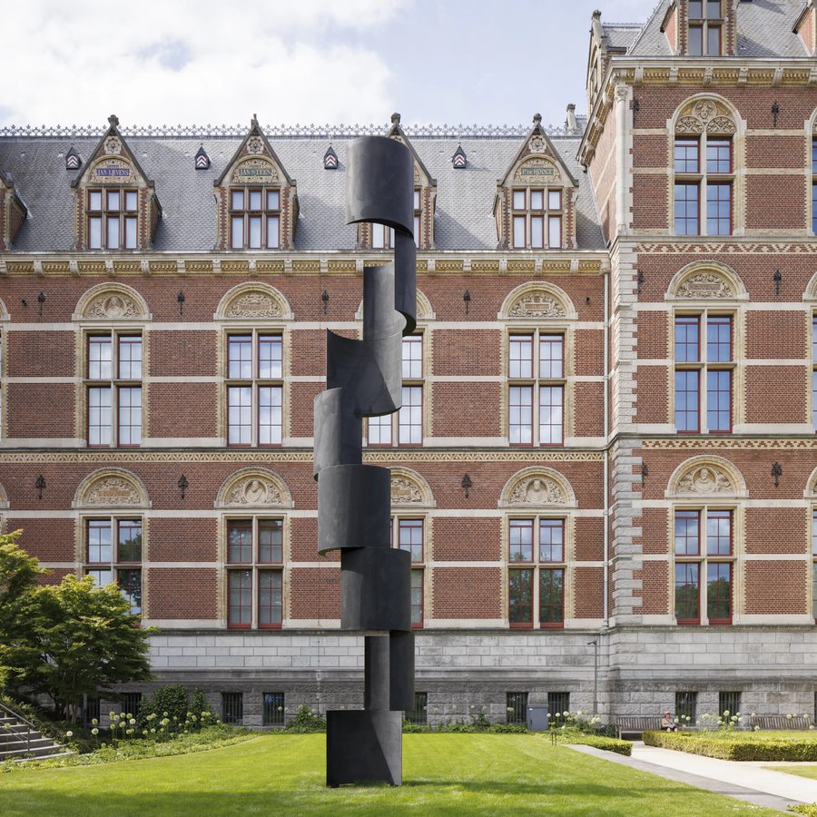 Carel Visser in de Rijksmuseumtuinen